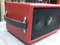 Side handle, the amp can be placed on two sides